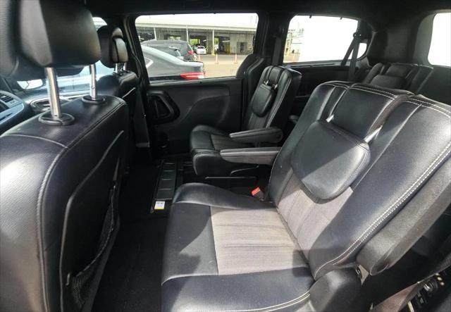 2015 Chrysler Town & Country S