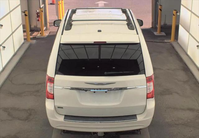 2013 Chrysler Town & Country Touring
