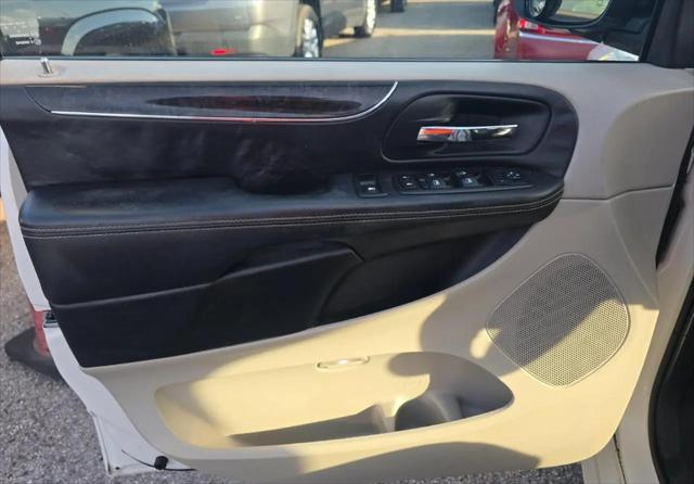2013 Chrysler Town & Country Touring