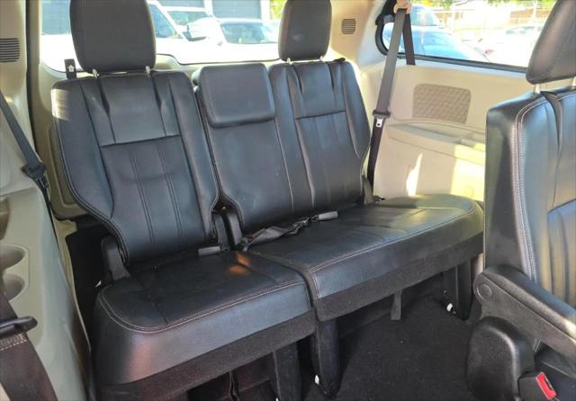 2013 Chrysler Town & Country Touring