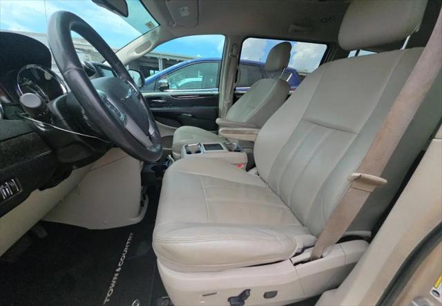 2013 Chrysler Town & Country Touring