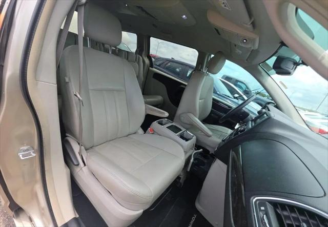 2013 Chrysler Town & Country Touring