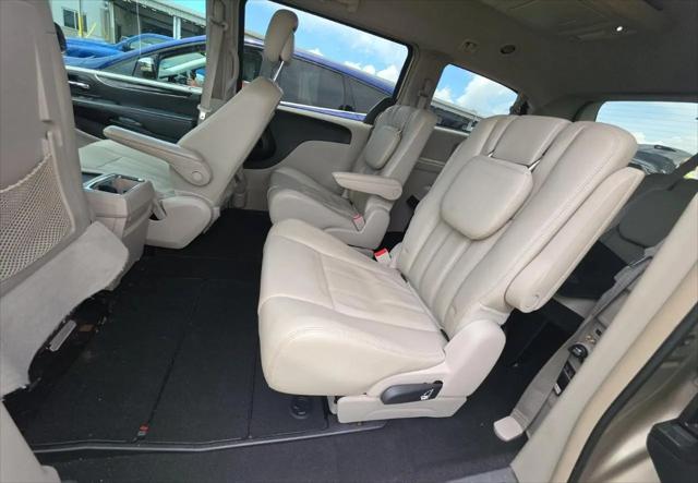 2013 Chrysler Town & Country Touring
