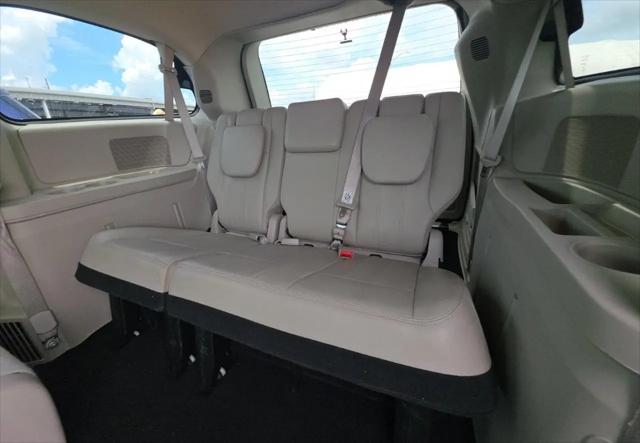 2013 Chrysler Town & Country Touring