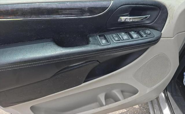 2011 Chrysler Town & Country Touring