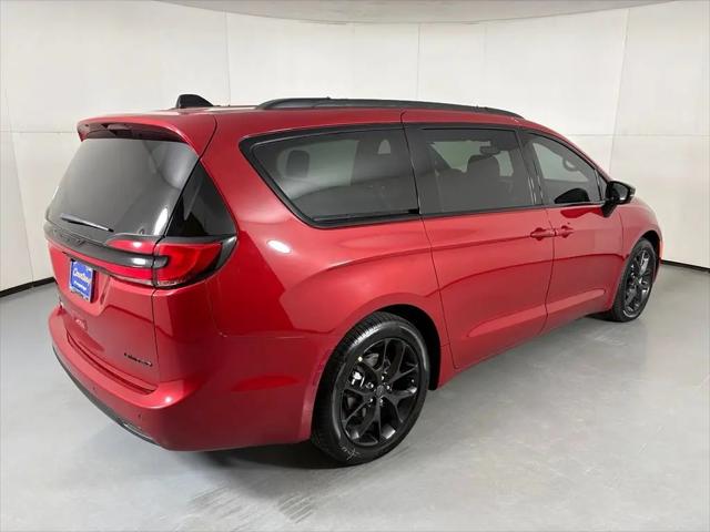 2027 Chrysler Pacifica Limited