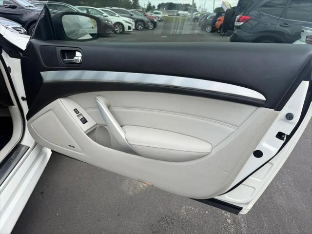 2014 INFINITI Q60 Standard