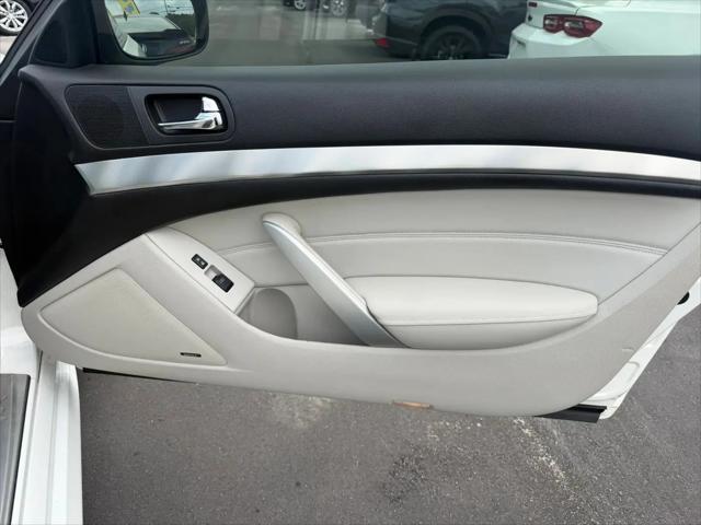 2014 INFINITI Q60 Standard