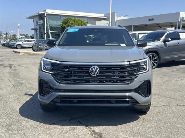 2025 Volkswagen Atlas Cross Sport 2.0T SEL R-Line Black