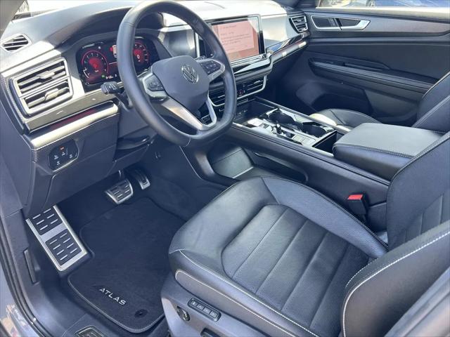 2025 Volkswagen Atlas Cross Sport 2.0T SEL R-Line Black