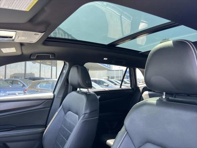 2025 Volkswagen Atlas Cross Sport 2.0T SEL R-Line Black