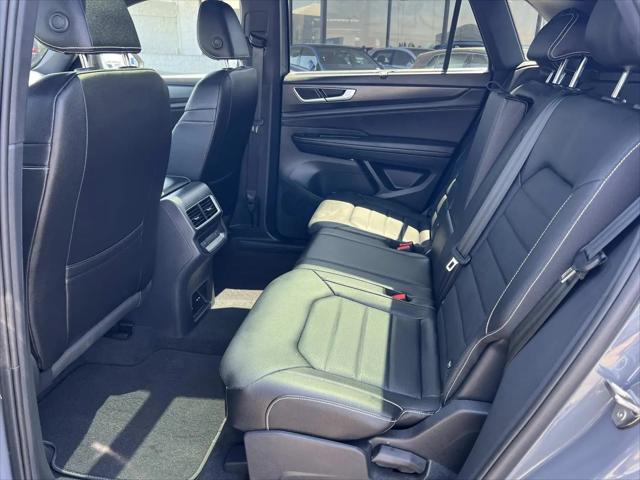2025 Volkswagen Atlas Cross Sport 2.0T SEL R-Line Black