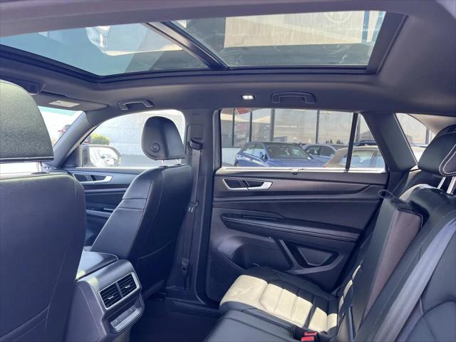 2025 Volkswagen Atlas Cross Sport 2.0T SEL R-Line Black