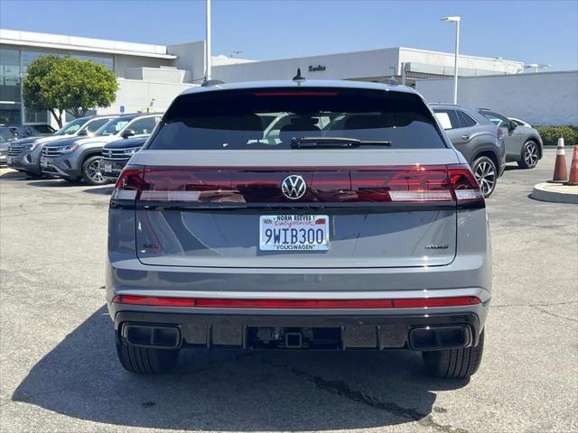 2025 Volkswagen Atlas Cross Sport 2.0T SEL R-Line Black