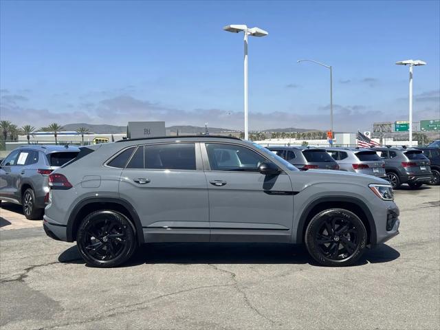 2025 Volkswagen Atlas Cross Sport 2.0T SEL R-Line Black