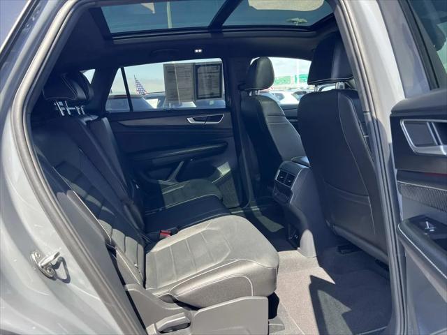 2025 Volkswagen Atlas Cross Sport 2.0T SEL R-Line Black