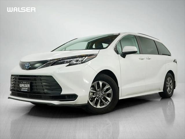 2023 Toyota Sienna LE for sale in Burnsville, MN