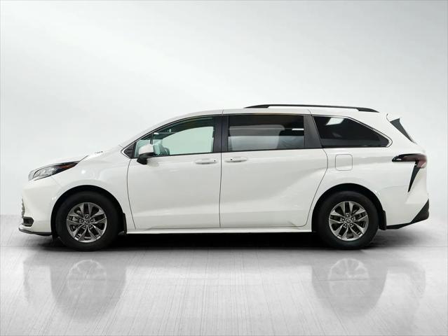 2023 Toyota Sienna LE