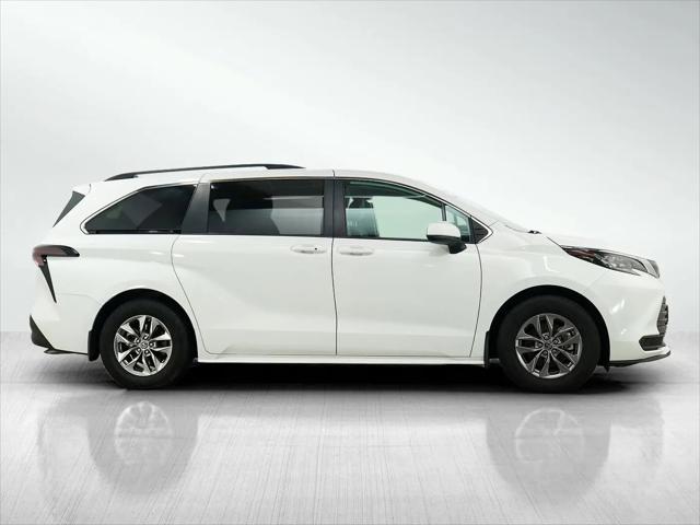 2023 Toyota Sienna LE