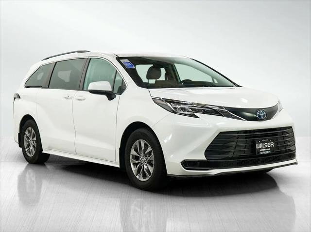 2023 Toyota Sienna LE