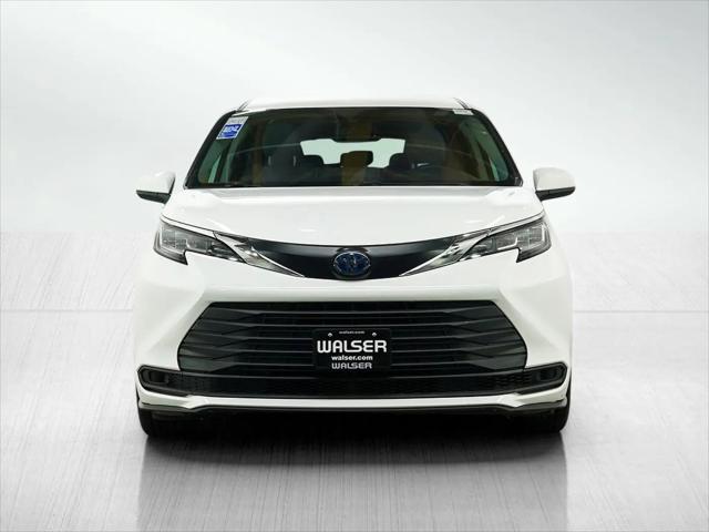 2023 Toyota Sienna LE