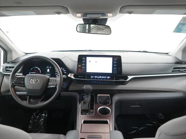 2023 Toyota Sienna LE