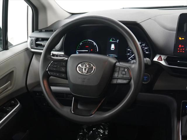 2023 Toyota Sienna LE