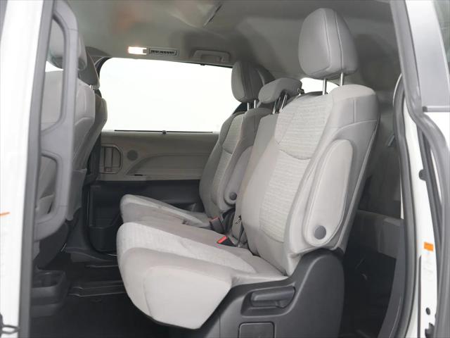 2023 Toyota Sienna LE