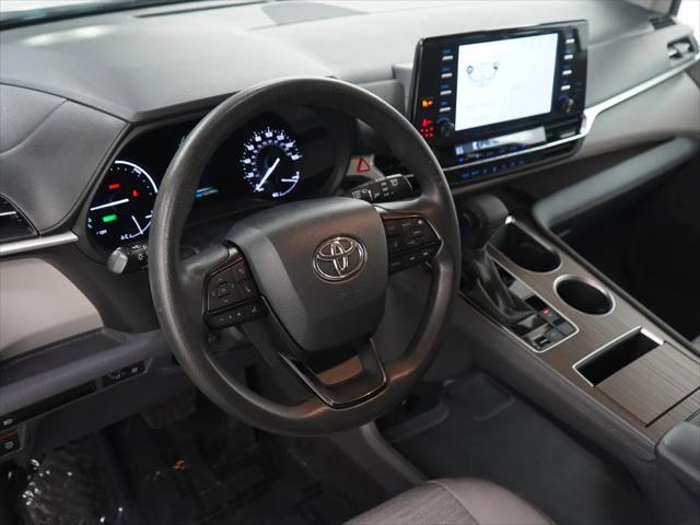 2023 Toyota Sienna LE