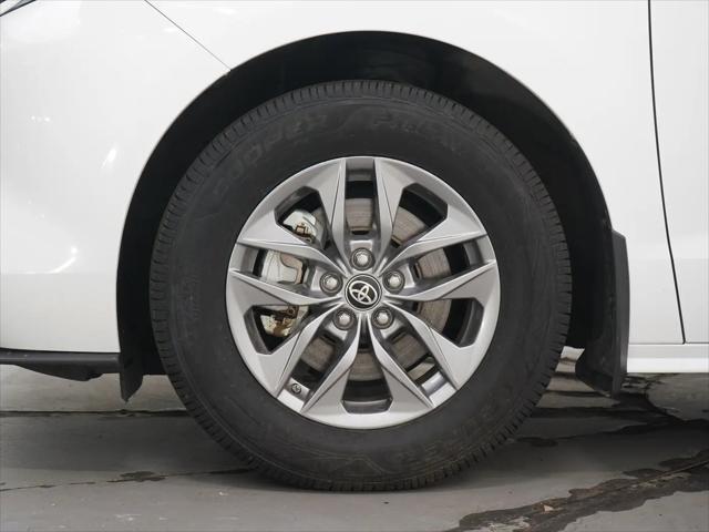 2023 Toyota Sienna LE