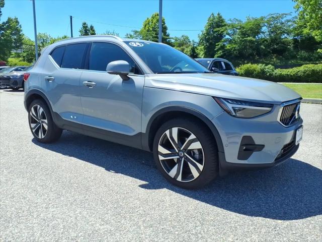 2024 Volvo XC40 B5 Ultimate Bright Theme