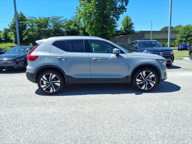 2024 Volvo XC40 B5 Ultimate Bright Theme