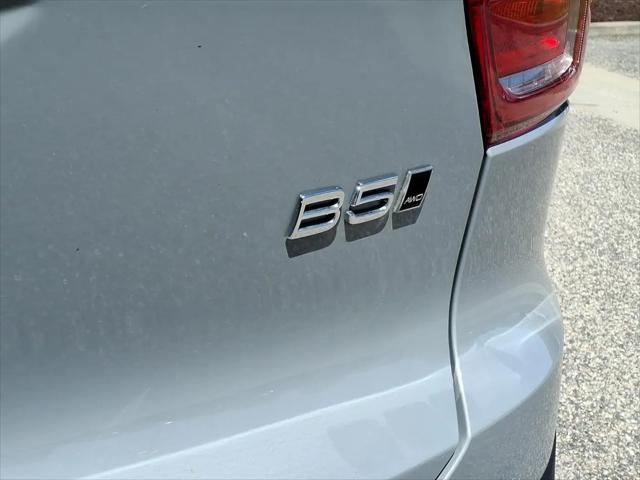 2024 Volvo XC40 B5 Ultimate Bright Theme