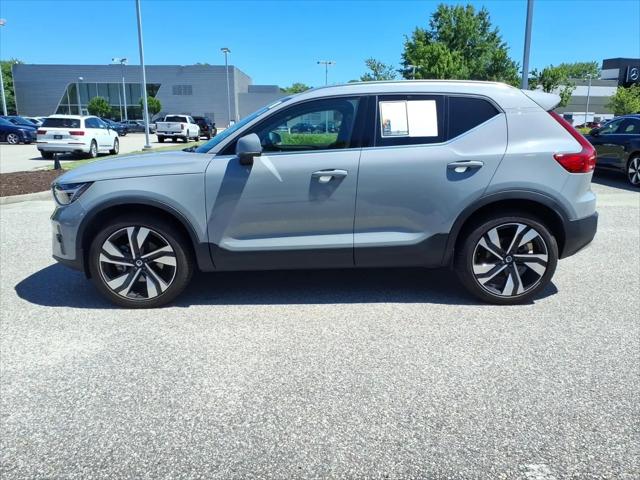 2024 Volvo XC40 B5 Ultimate Bright Theme
