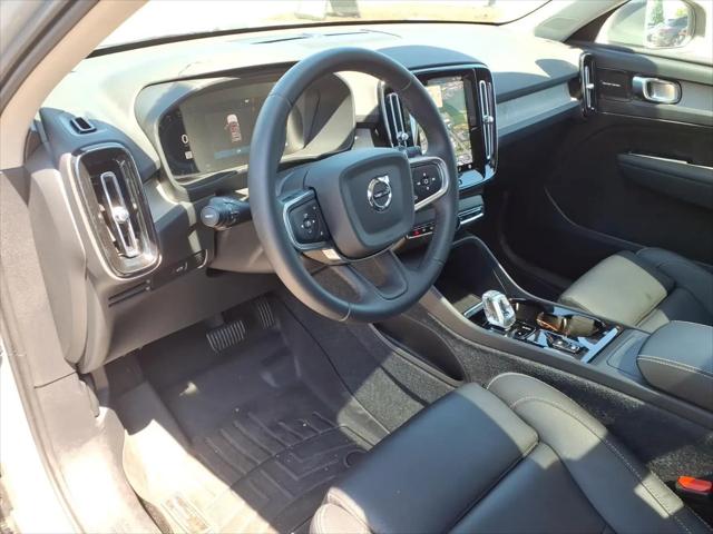 2024 Volvo XC40 B5 Ultimate Bright Theme