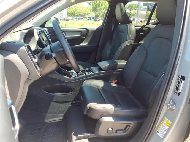 2024 Volvo XC40 B5 Ultimate Bright Theme
