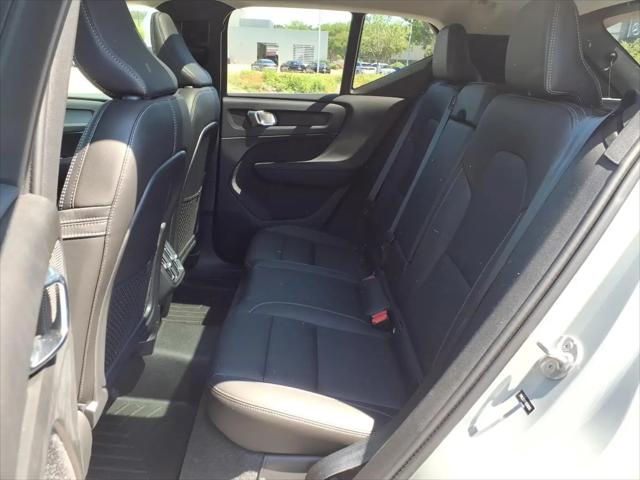 2024 Volvo XC40 B5 Ultimate Bright Theme