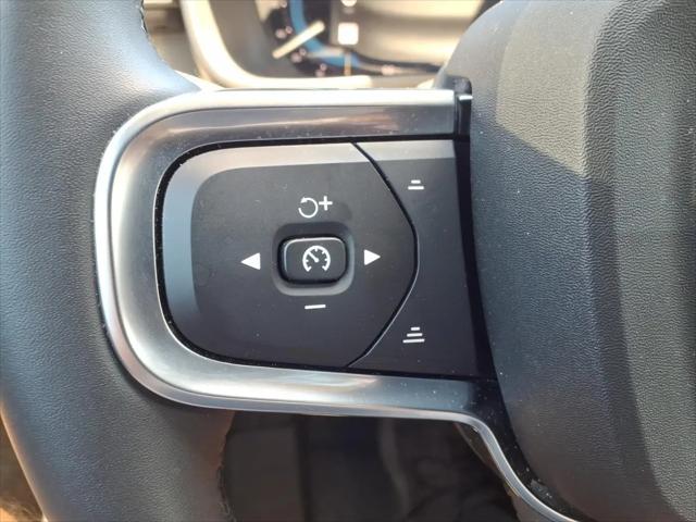 2024 Volvo XC40 B5 Ultimate Bright Theme