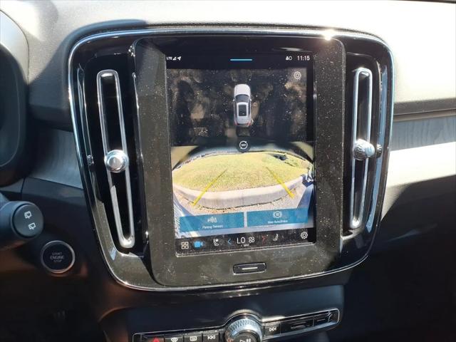 2024 Volvo XC40 B5 Ultimate Bright Theme