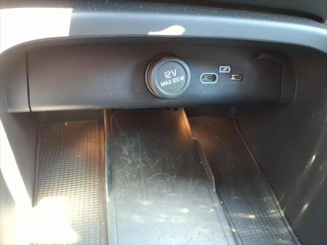 2024 Volvo XC40 B5 Ultimate Bright Theme