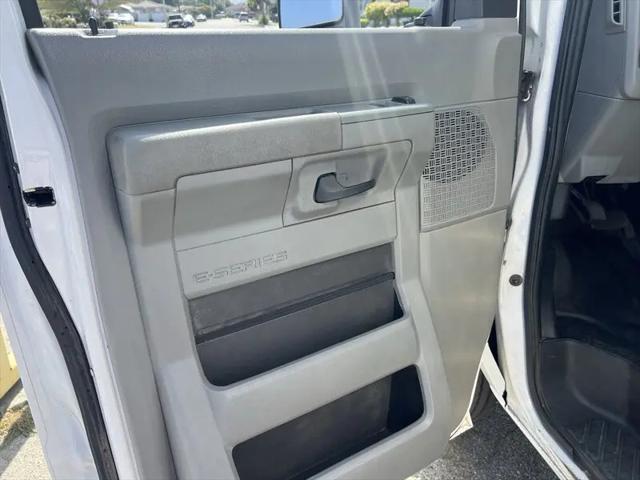 2022 Ford E-350 Cutaway Base
