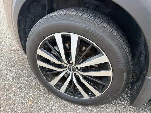 2024 Nissan Pathfinder Platinum FWD
