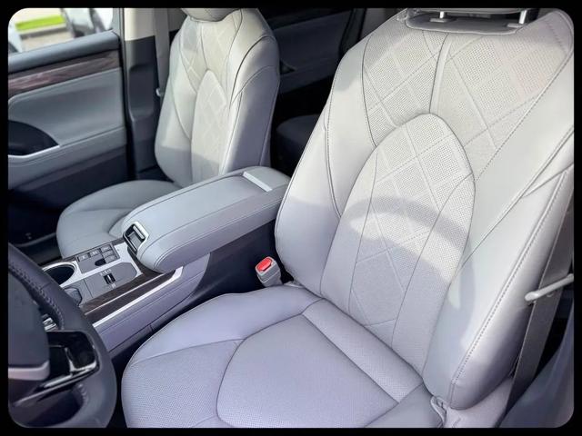 2026 Toyota Highlander Hybrid Platinum