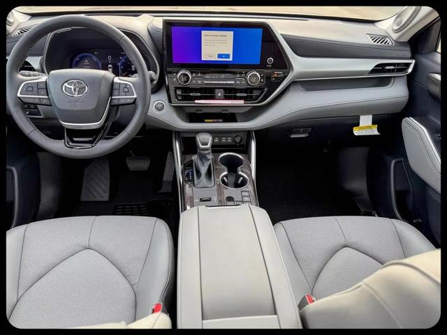 2026 Toyota Highlander Hybrid Platinum