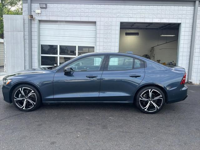 2024 Volvo S60 B5 Plus Dark Theme