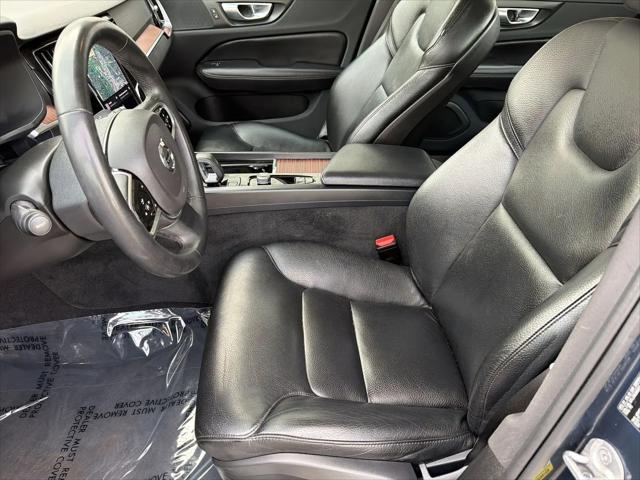 2024 Volvo S60 B5 Plus Dark Theme