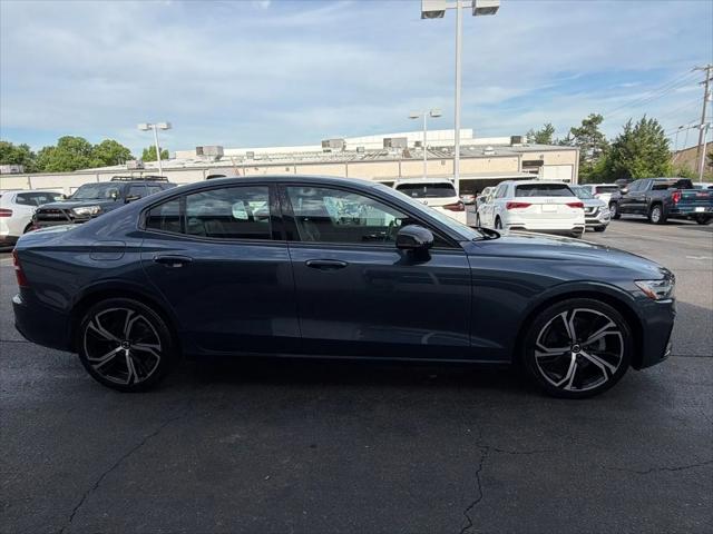 2024 Volvo S60 B5 Plus Dark Theme