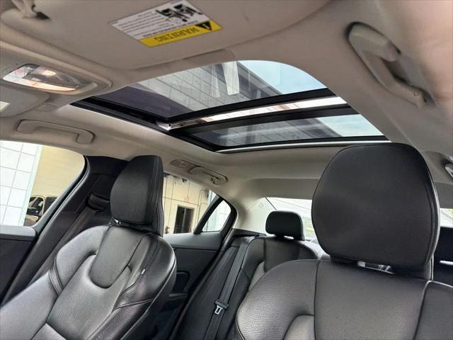 2024 Volvo S60 B5 Plus Dark Theme