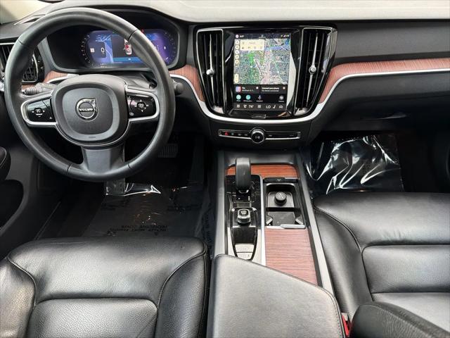 2024 Volvo S60 B5 Plus Dark Theme