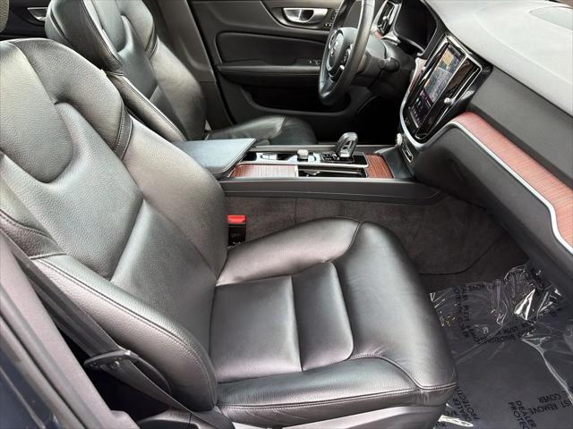 2024 Volvo S60 B5 Plus Dark Theme